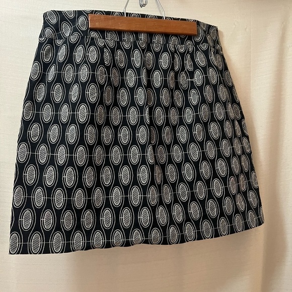 ⚫️ BOGO Ann Taylor loft women’s mini skirt black and white embroidered side 6 - Picture 7 of 7
